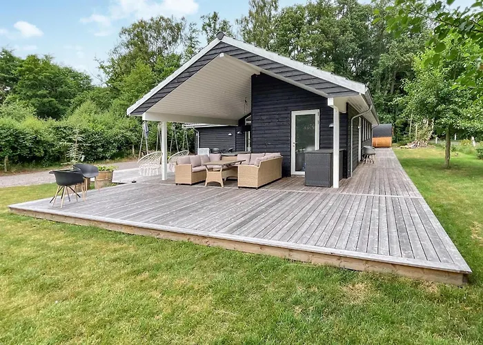 3 Bedroom In Aakirkeby *